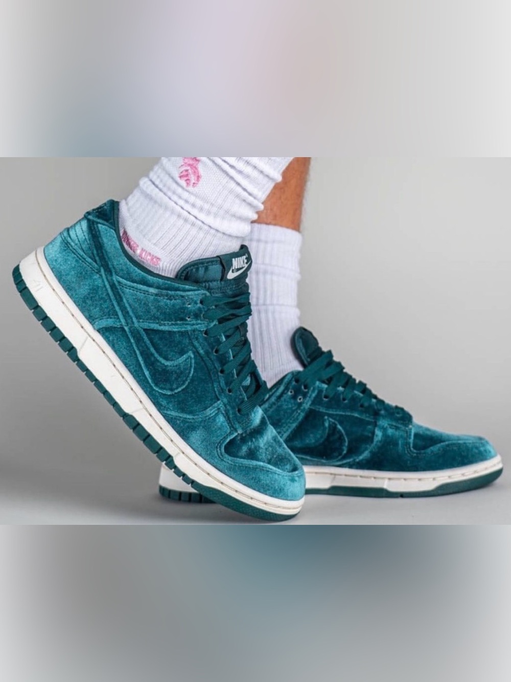 Nike Dunk Low Teal Velvet Womens 10 Sneaker